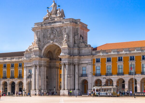 24 BEST THINGS TO DO IN LISBON - Queen of DC